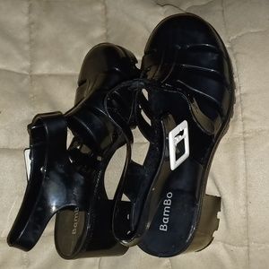 Black jelly sandals